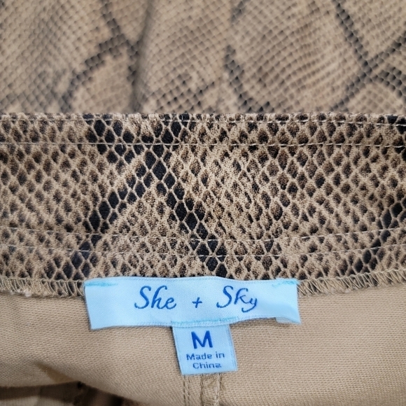 She + Sky Snakeskin Print Mini Skirt Size Medium - Picture 9 of 12